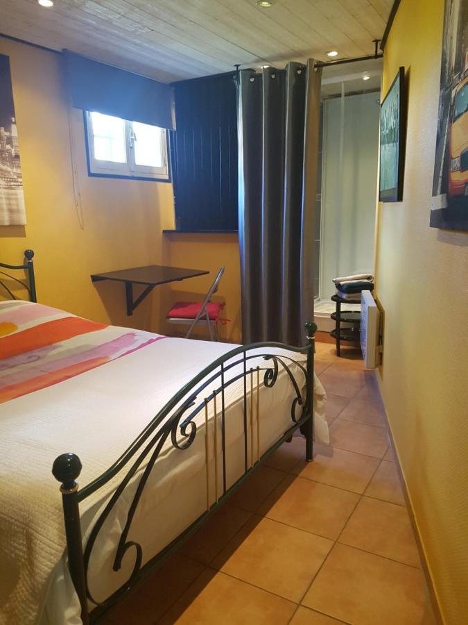 Chambre D'Hotes Le Cypres Bleu Roussillon  Exterior photo