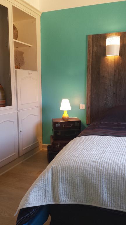 Chambre D'Hotes Le Cypres Bleu Roussillon  Exterior photo