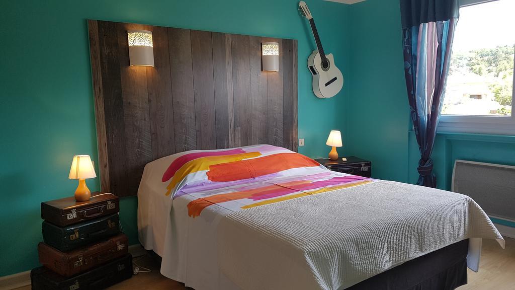 Chambre D'Hotes Le Cypres Bleu Roussillon  Exterior photo
